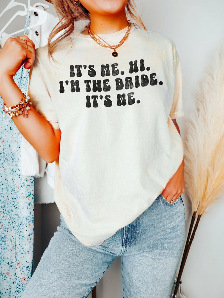 It's Me Hi I'm The Bride It's Me T-Shirt